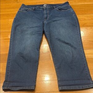 Croft & Barrow women Cropped  jeans size 16 .